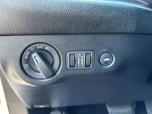 Used 2019 Dodge Challenger SXT image 26