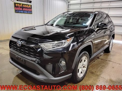Used 2021 Toyota RAV4 XLE w/ Convenience Package AWD/4WD image 4