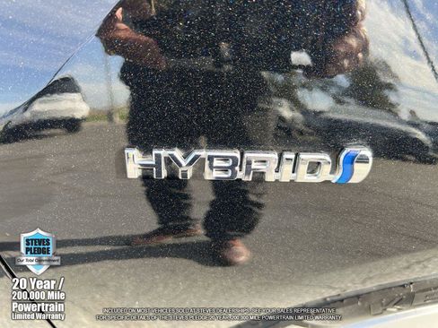 Used 2018 Toyota Prius Two image 32