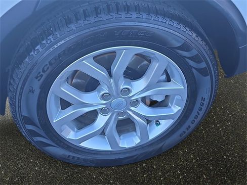 Used 2020 Land Rover Discovery SE image 34