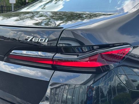 Used 2024 BMW 760i xDrive w/ Premium Package 2 image 17