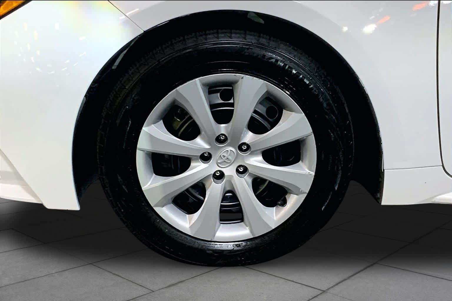 Used 2024 Toyota Corolla LE FWD image 11