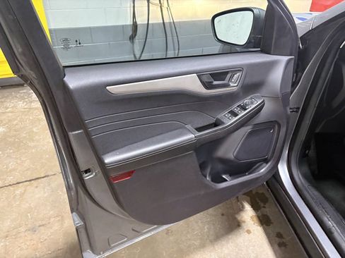 Used 2022 Ford Escape S image 21