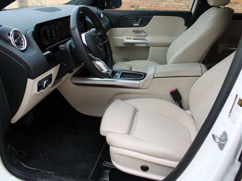 Used 2025 Mercedes-Benz GLA 250 4MATIC image 14