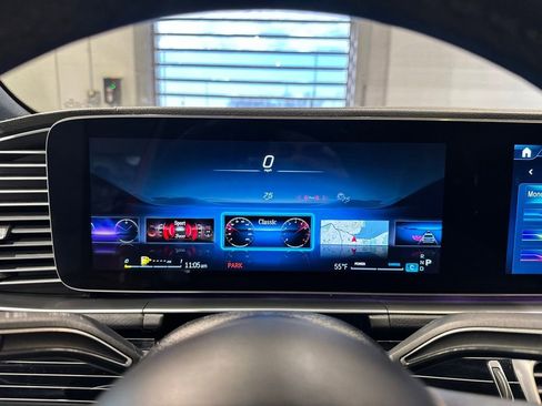 Used 2024 Mercedes-Benz GLS 580 4MATIC image 24