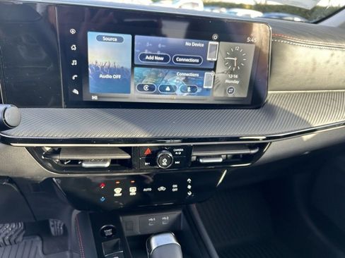 New 2025 Nissan Kicks SR w/ Illumination Package AWD/4WD image 16