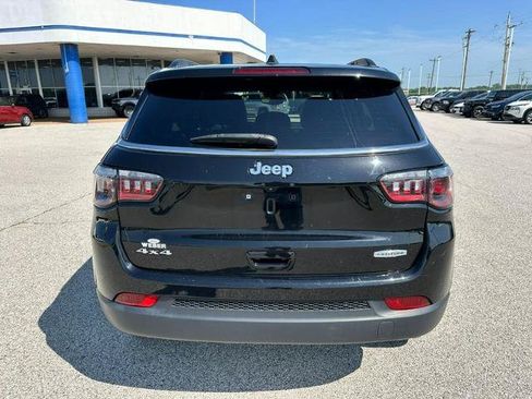 Used 2024 Jeep Compass Latitude AWD/4WD image 4