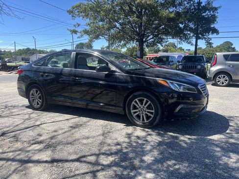 Used 2015 Hyundai Sonata SE image 2