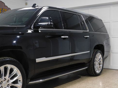 Used 2019 Cadillac Escalade ESV Luxury image 15