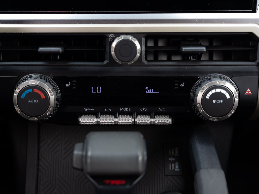 Certified 2025 Toyota Tacoma TRD Off-Road AWD/4WD image 20