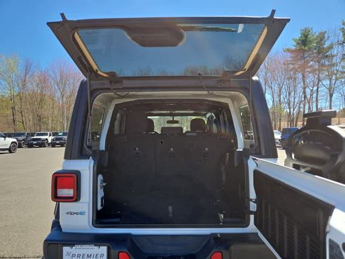 Used 2023 Jeep Wrangler Unlimited AWD/4WD image 35