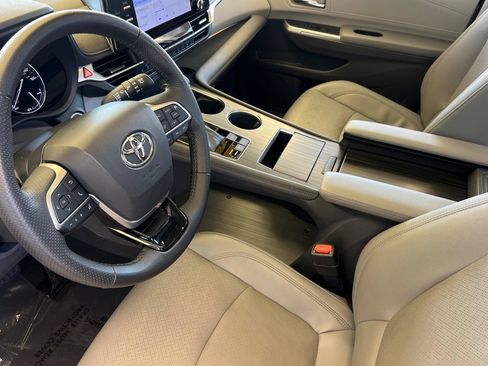 Certified 2022 Toyota Sienna Limited AWD/4WD image 12