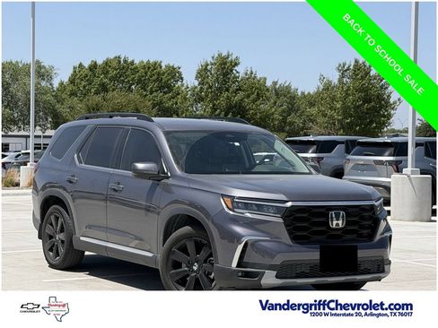 Used 2025 Honda Pilot Touring image 2