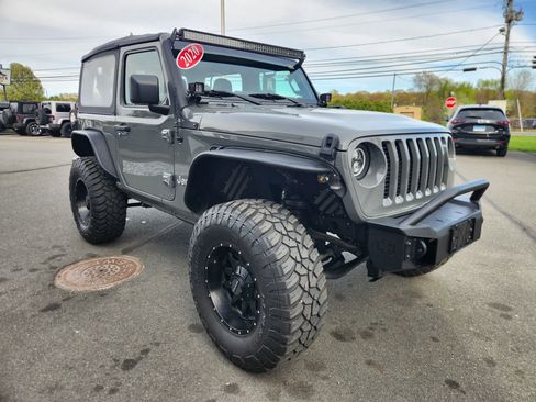 Used 2020 Jeep Wrangler Sport AWD/4WD image 21