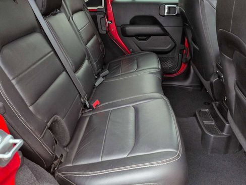 Used 2018 Jeep Wrangler Unlimited Sahara AWD/4WD image 19