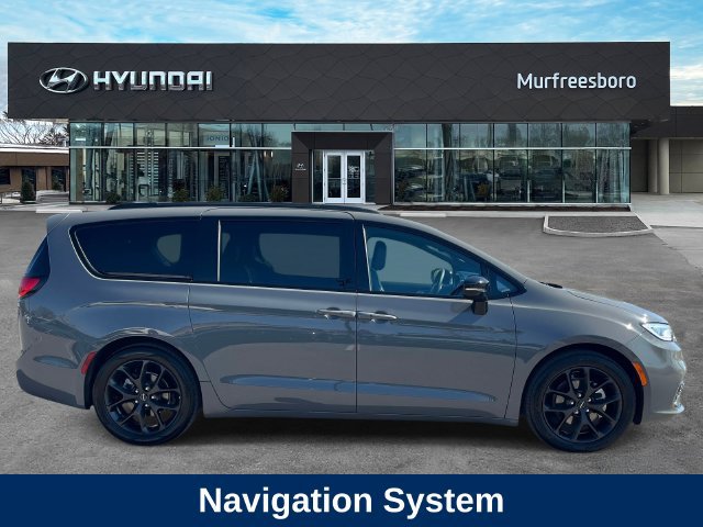 Used 2025 Chrysler Pacifica Limited FWD image 4