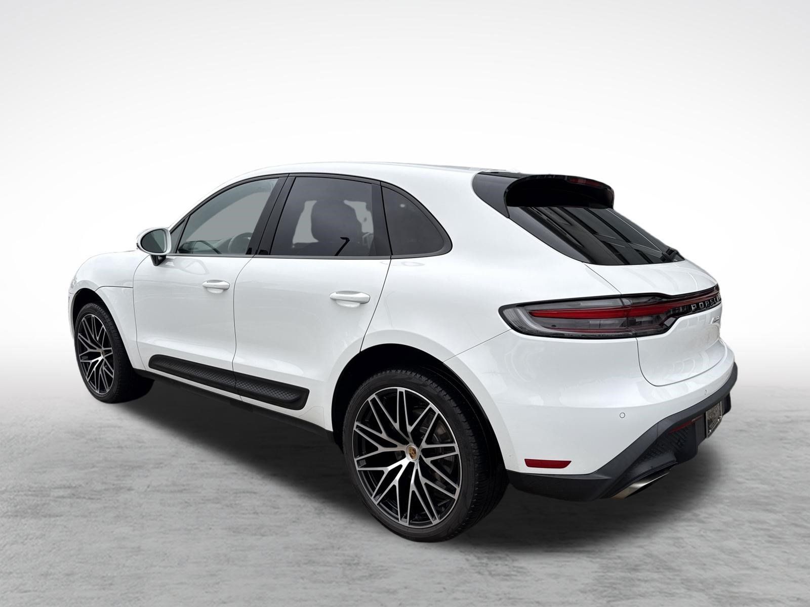 Used 2023 Porsche Macan AWD/4WD image 3