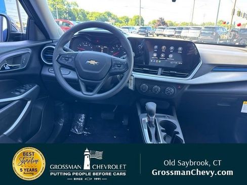 New 2026 Chevrolet Trax LS w/ LS Convenience Package FWD image 17