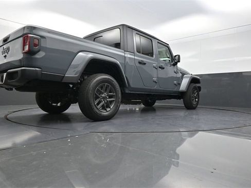 New 2025 Jeep Gladiator Sport image 23
