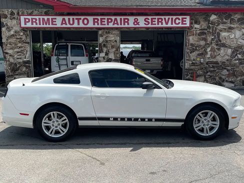 Used 2013 Ford Mustang Coupe RWD image 8