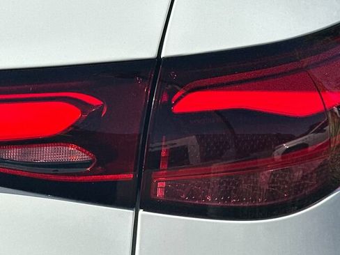 Used 2025 Mercedes-Benz GLC 300 image 33