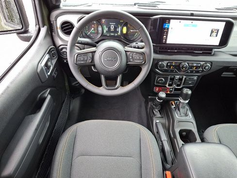 Used 2024 Jeep Wrangler Unlimited AWD/4WD image 22