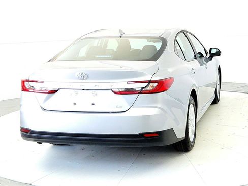 Used 2025 Toyota Camry LE image 5