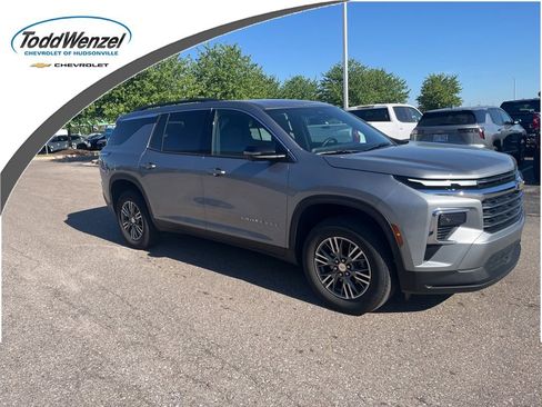 Used 2024 Chevrolet Traverse LT AWD/4WD image 1
