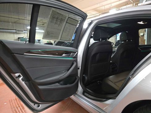 Used 2018 BMW 530e xDrive w/ Premium Package 2 AWD/4WD image 15