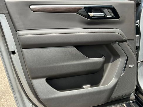 Certified 2025 Chevrolet Suburban Premier AWD/4WD image 43