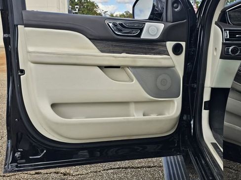Used 2020 Lincoln Navigator Black Label w/ Cargo Convenience Package image 14