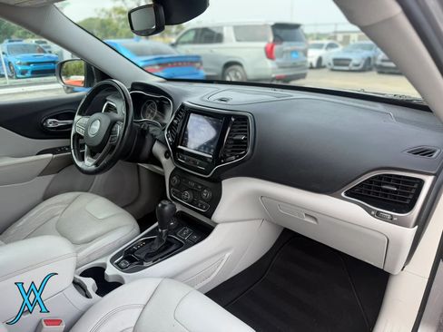 Used 2021 Jeep Cherokee Limited AWD/4WD image 23
