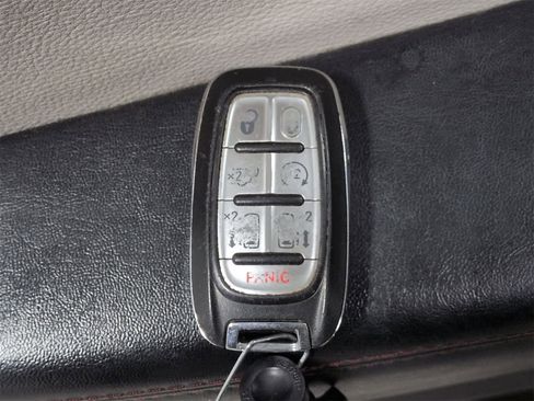 Certified 2020 Chrysler Pacifica Limited image 37