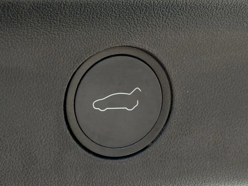 Used 2022 Tesla Model Y Long Range image 25