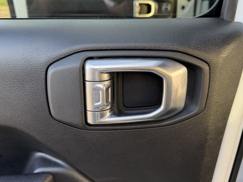 Used 2024 Jeep Wrangler Unlimited Rubicon image 30