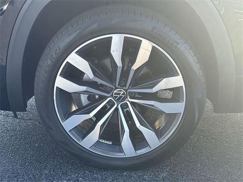 Used 2022 Volkswagen Atlas SEL Premium image 11