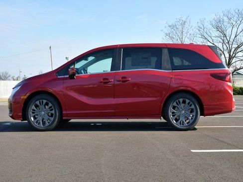 New 2026 Honda Odyssey Touring image 4