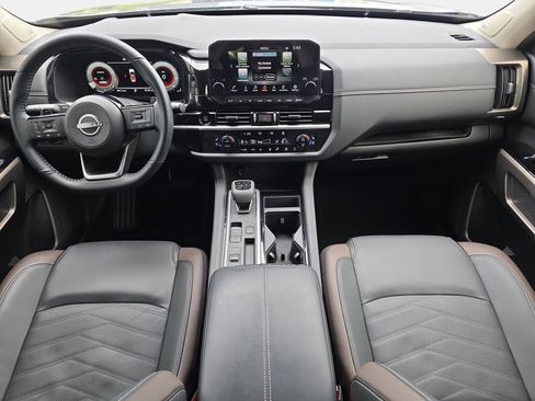 Used 2025 Nissan Pathfinder Platinum w/ Cargo Package FWD image 9