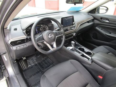 Used 2024 Nissan Altima 2.5 SV FWD image 10