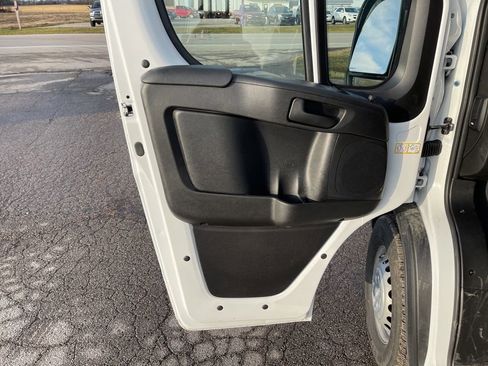 New 2025 RAM ProMaster 2500 w/ Premium Convenience Group FWD image 9