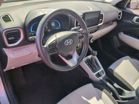 Used 2025 Hyundai Venue SEL FWD image 14
