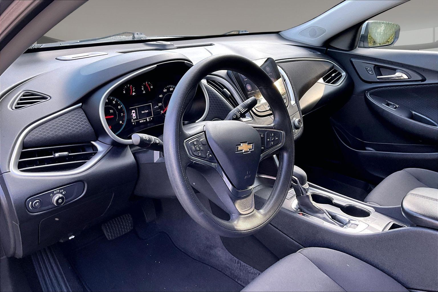 Used 2025 Chevrolet Malibu LT FWD image 19