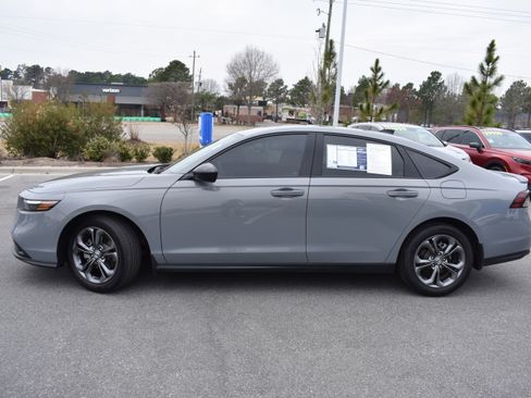 Certified 2025 Honda Accord SE image 6