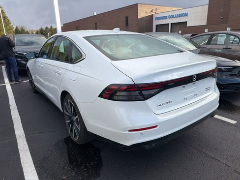 Used 2023 Honda Accord Touring image 2
