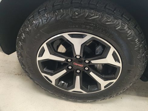 Used 2025 GMC Yukon AT4 w/ AT4 Premium Plus Package AWD/4WD image 19