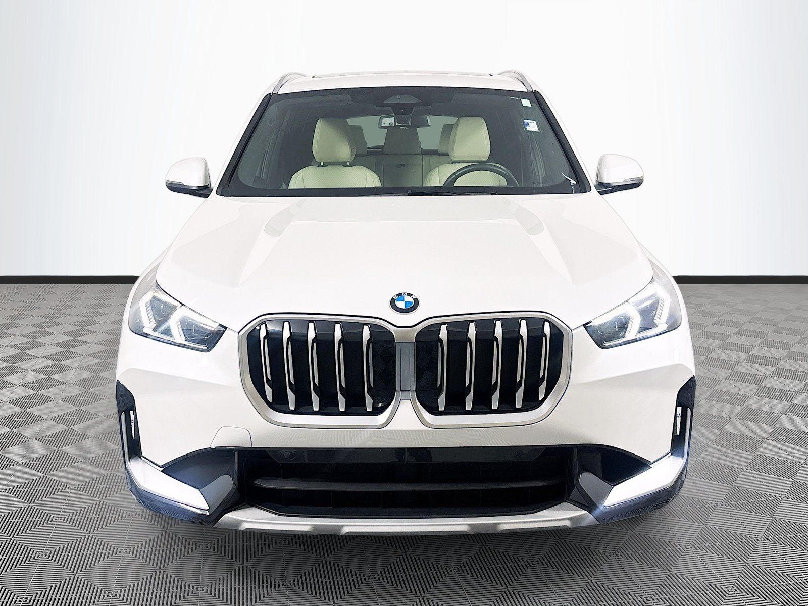 Used 2025 BMW X1 xDrive28i AWD/4WD image 2