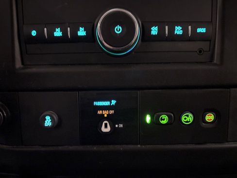 Used 2023 Chevrolet Express 3500 Extended w/ Driver Convenience Package image 17