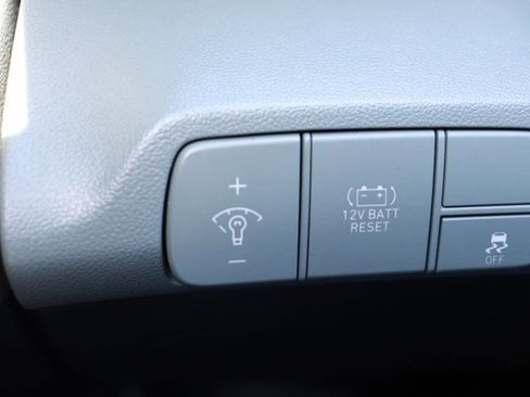 Used 2025 Hyundai Elantra Limited image 25