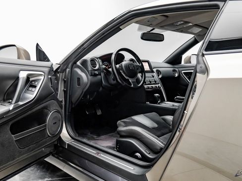 Used 2009 Nissan GT-R Premium image 41