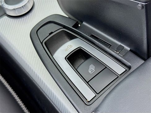 Used 2020 Mercedes-Benz SLC 300 SLC 300 image 34